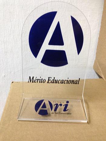 Troféu Em Acrílico-ari de Sá- Mérito Educacional